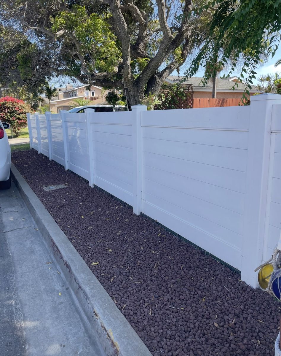 White privacy vinyl fence